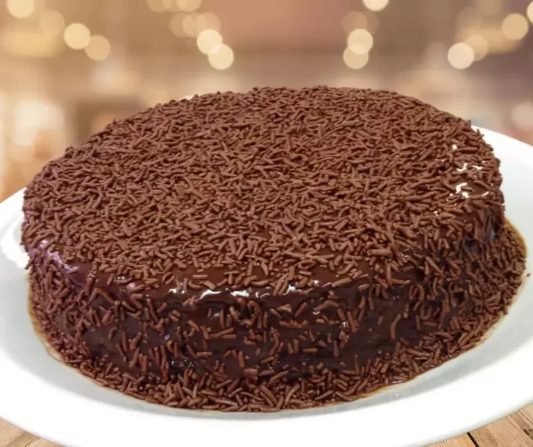Receita de Bolo de Chocolate fofo e molhadinho